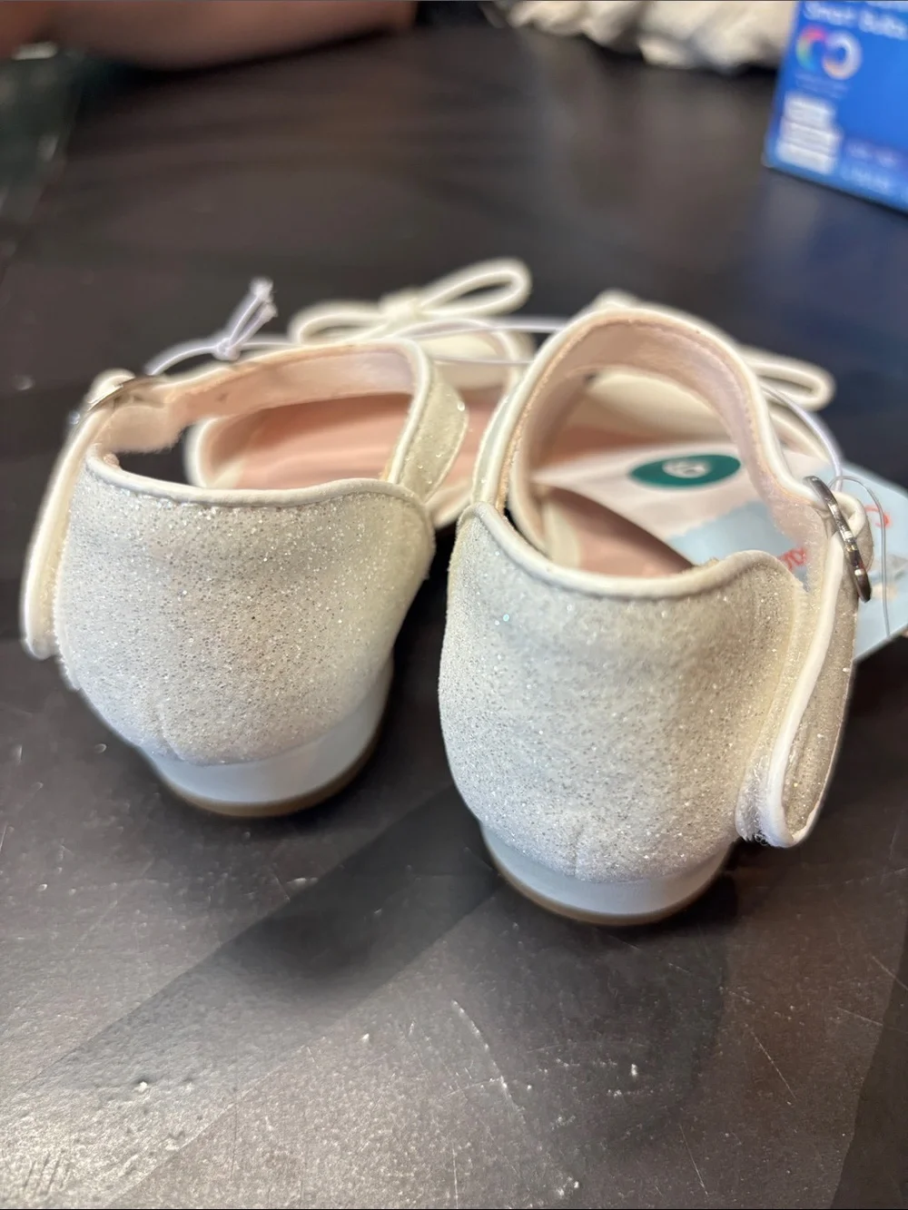 Cat & Jack Girls' Ivory Glitter Bow Ankle-Strap Sandals b157s